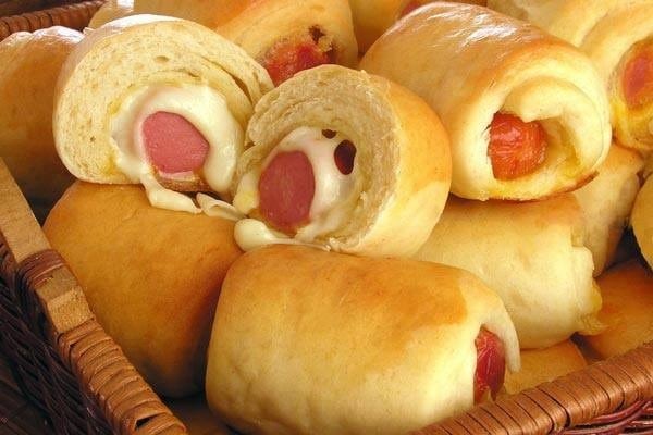 Enroladinho de Salsicha com Queijo