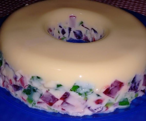 Gelatina Colorida com Creme de Abacaxi
