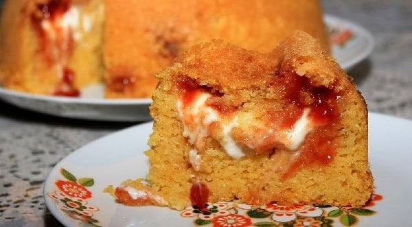 Bolo de Milho com Requeijão e Goiabada
