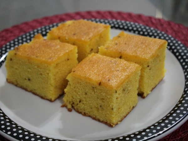 Bolo de Fubá com Erva Doce