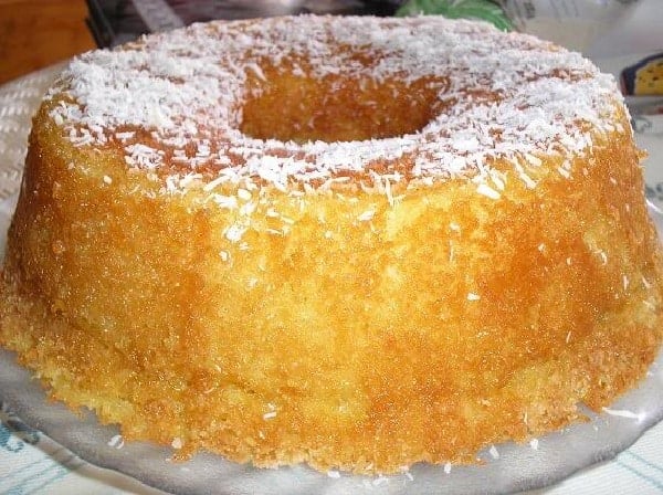 Bolo de Coco com 4 Ingredientes