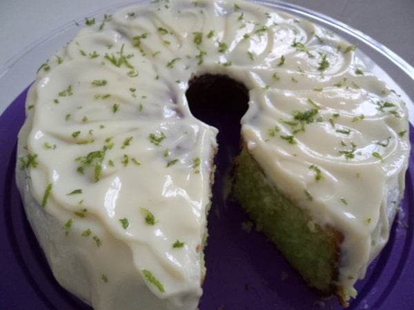 Bolo de Limão com Gelatina e Iogurte