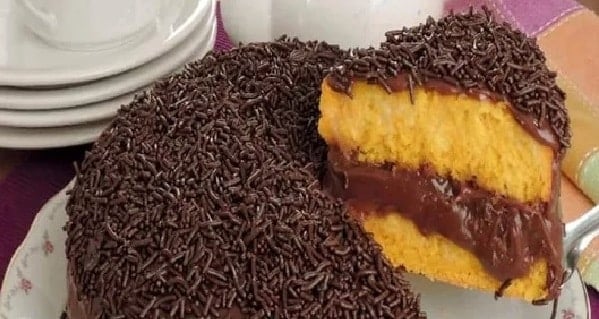 Bolo de Cenoura com Recheio de Brigadeiro