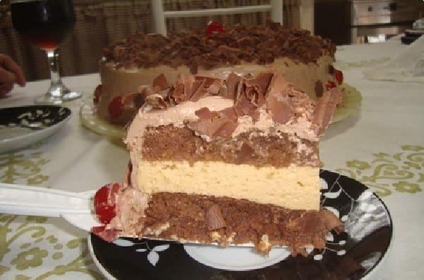 Bolo Mousse de Maracujá com Chocolate