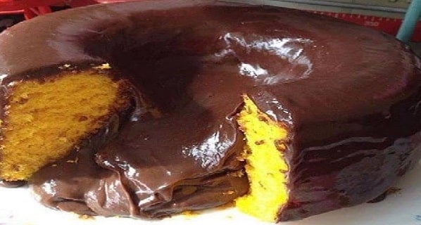 Bolo Vulcão de Cenoura com Chocolate