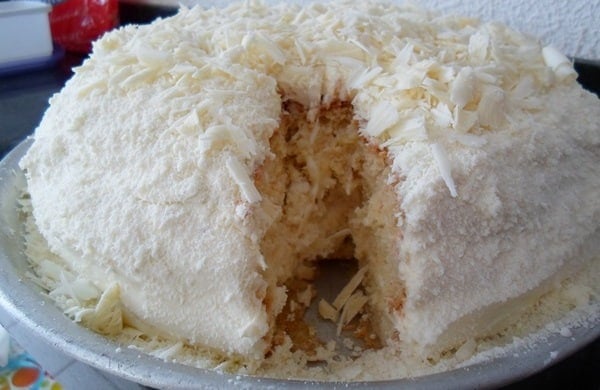 Bolo de Creme 4 Leites com Chocolate Branco