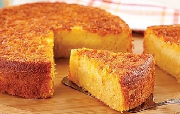 Bolo de Fubá Cremoso com Coco
