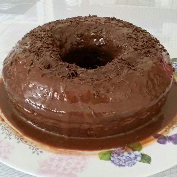 Bolo de Chocolate de Liquidificador com Cobertura