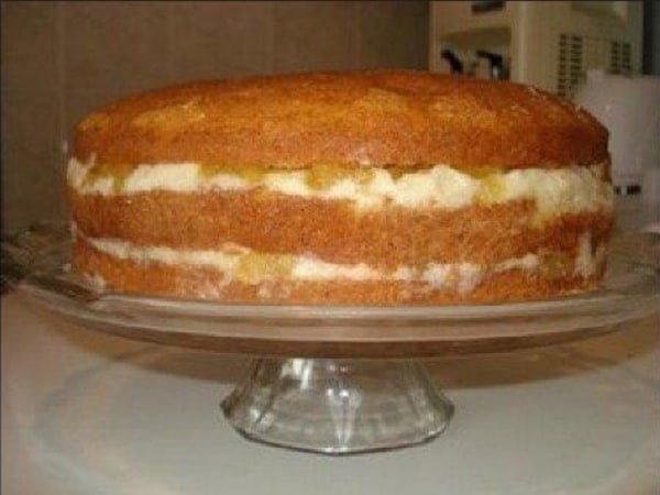 Bolo de Abacaxi com Creme de Leite Condensado