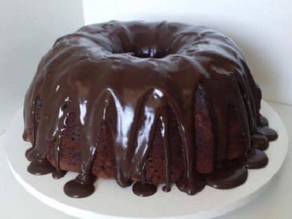 Bolo de Chocolate com Cobertura Extra