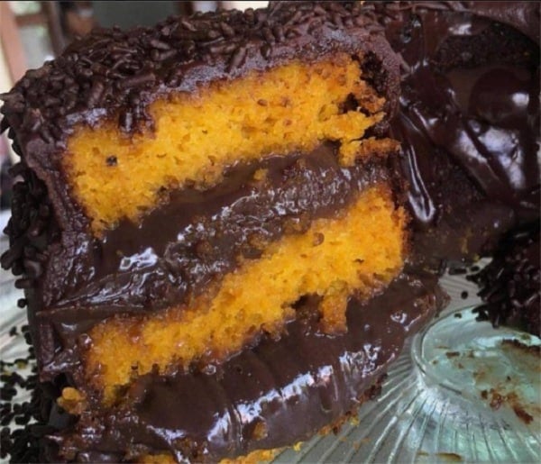Bolo de Cenoura Recheado com Brigadeiro Gourmet