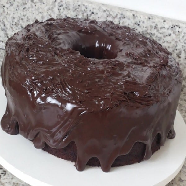 Bolo de Chocolate com Cobertura Extra Cremosa