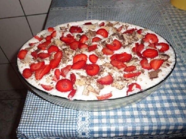 Torta de Bis com Morango