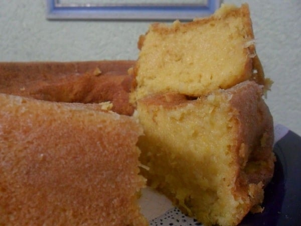 Bolo de Milho Cremoso com Queijo e Leite de Coco