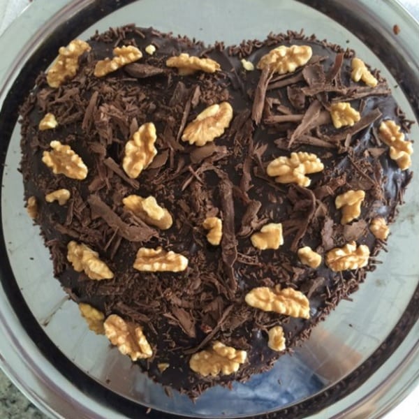 Bolo de Chocolate com Nozes Para o Dia dos Pais