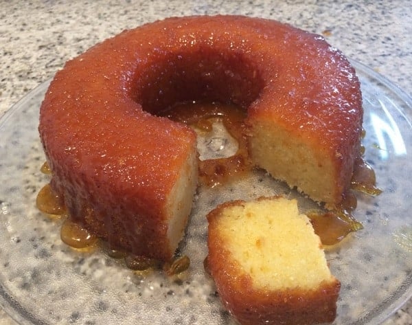 Bolo de Mandioca Cremoso com Leite Condensado