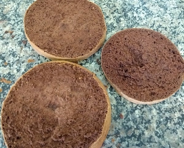 Pão de Ló de Chocolate com 4 Ingredientes