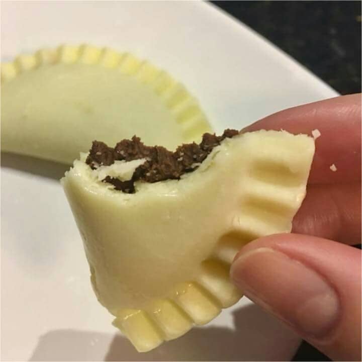 Pastel de Leite Ninho com Recheio de Brigadeiro