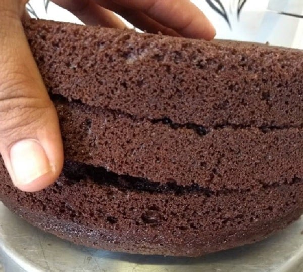 Bolo Pão de Ló de Chocolate Para Aniversário