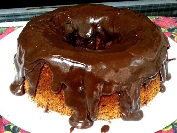 Bolo de Cenoura com Cobertura de Chocolate Alpino