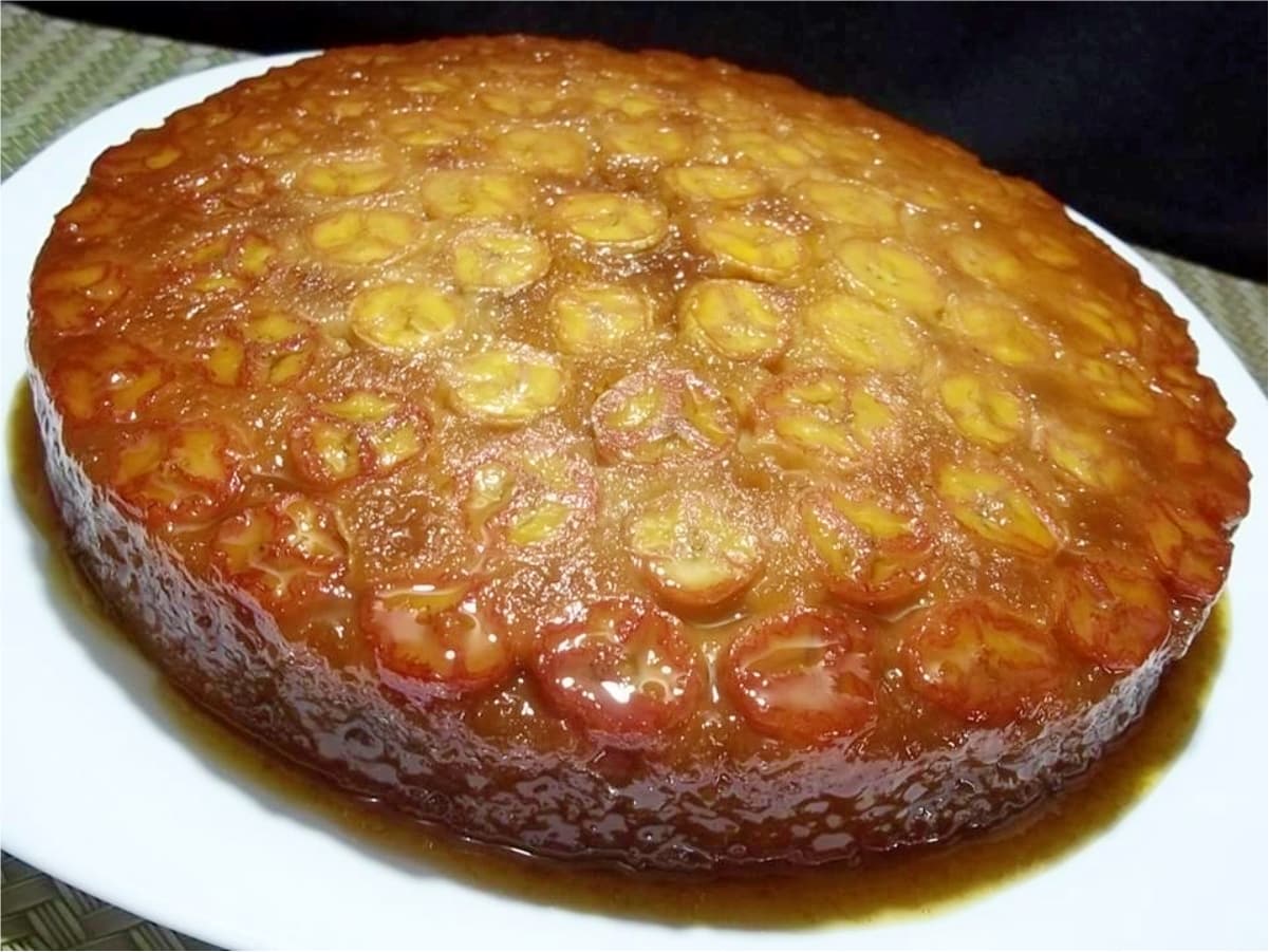 Bolo de banana caramelada maravilhoso e muito fácil de fazer