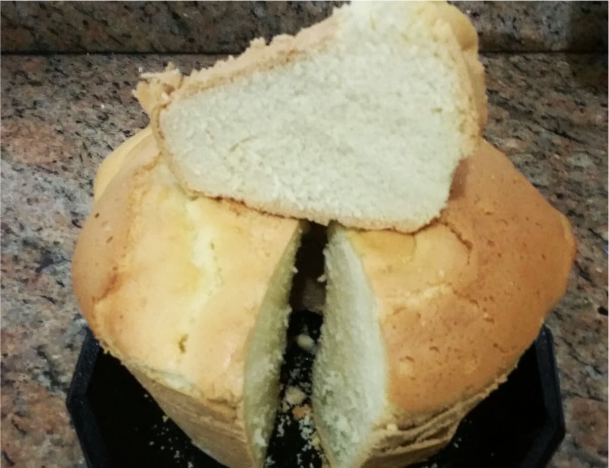 Bolo de leite quente fofinho e macio usando truque da vovó