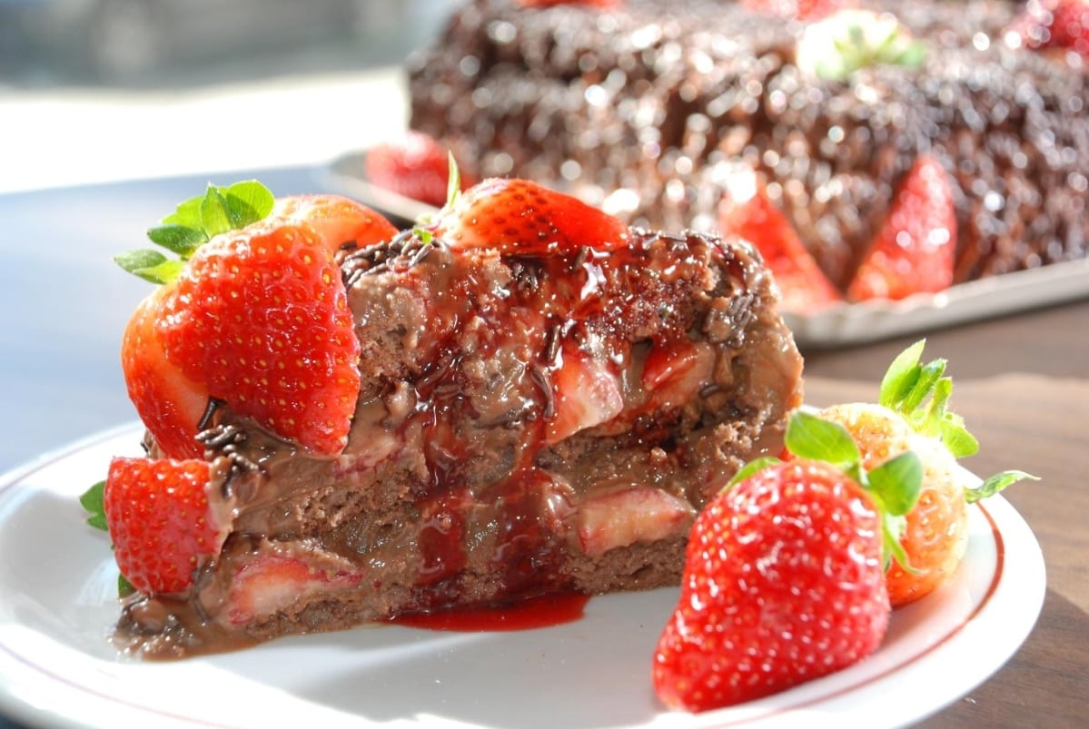 Bolo sensação, a melhor combinação de morango e chocolate para a sua sobremesa