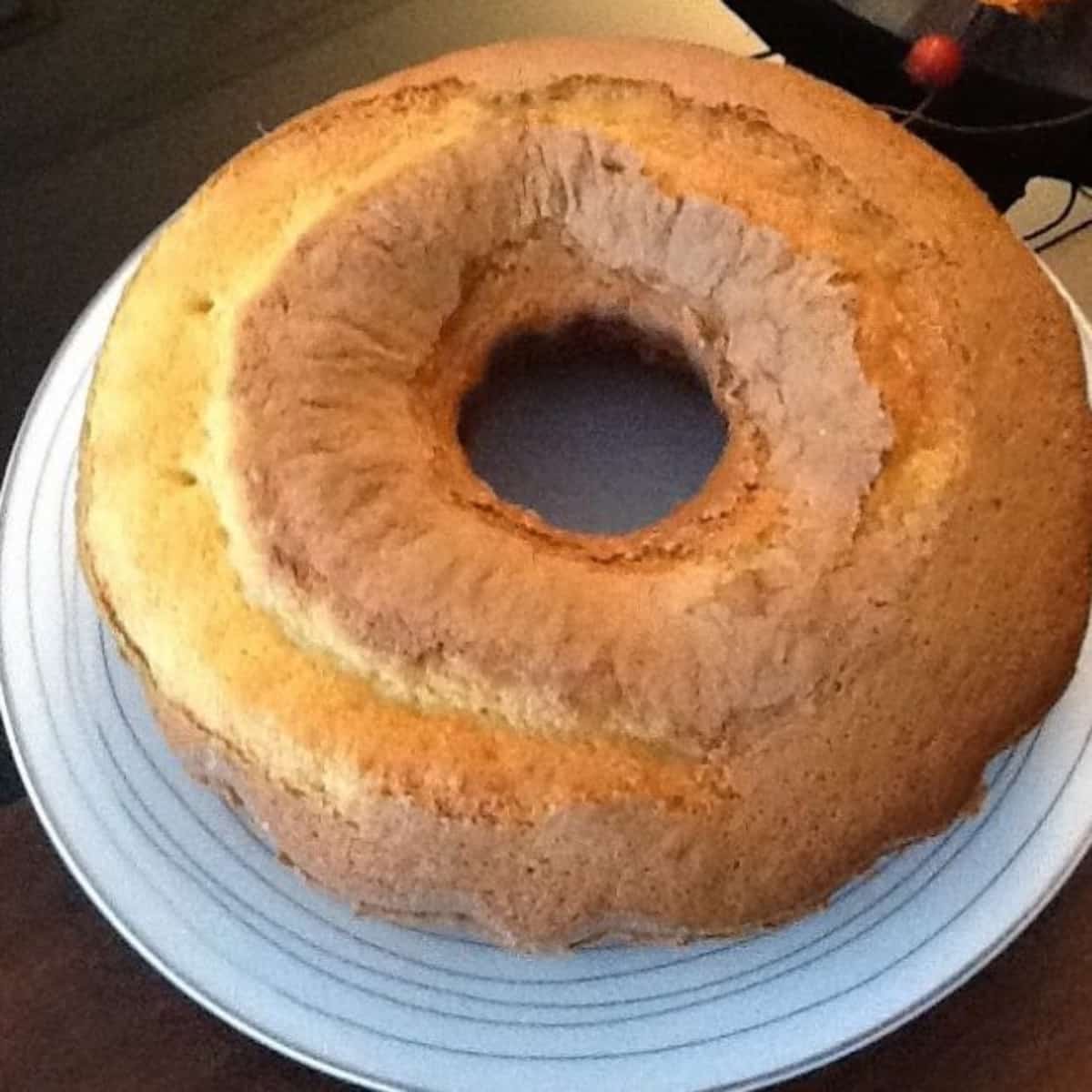 Aprenda agora a fazer um bolo simples e rápido para o café da tarde de hoje