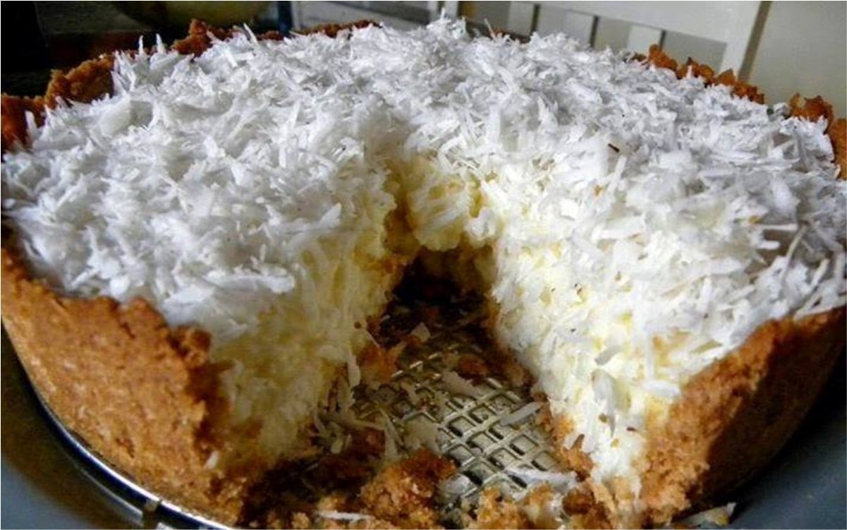 Torta de coco maravilhosa tão fácil de fazer que até quem não sabe cozinhar consegue