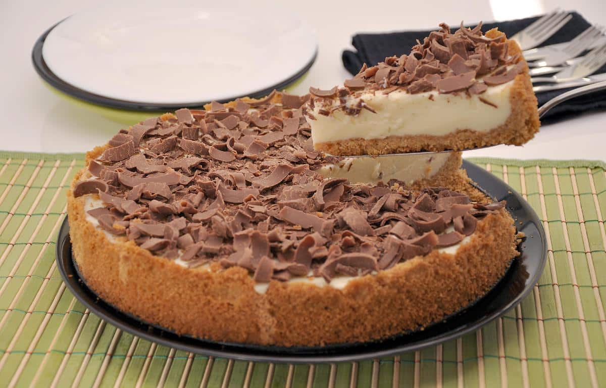 Torta de limão com raspas de chocolate igual vitrine de doceria e muito fácil de fazer