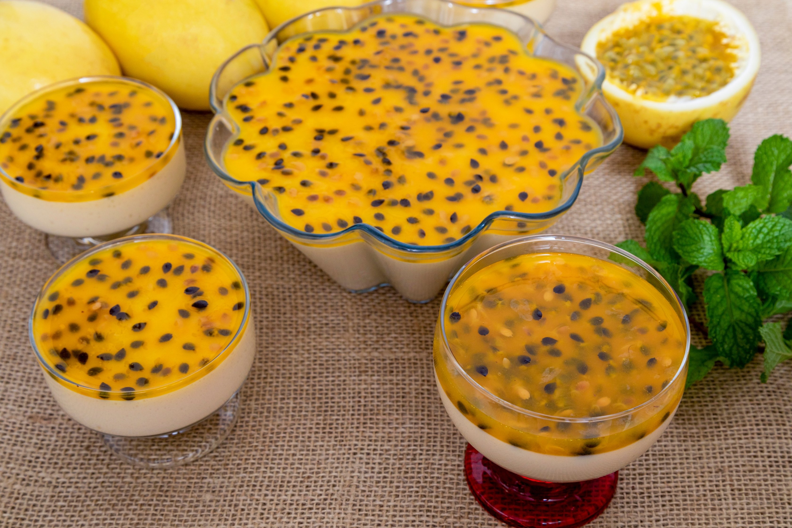 Mousse de maracujá com a fruta tão fácil que até criança faz e leva só 3 ingredientes