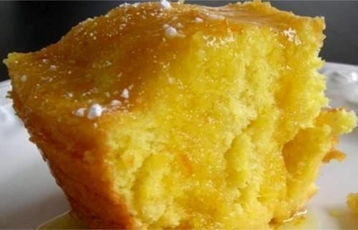 Bolo de laranja de liquidificador muito fácil e que fica bem molhadinho e saboroso