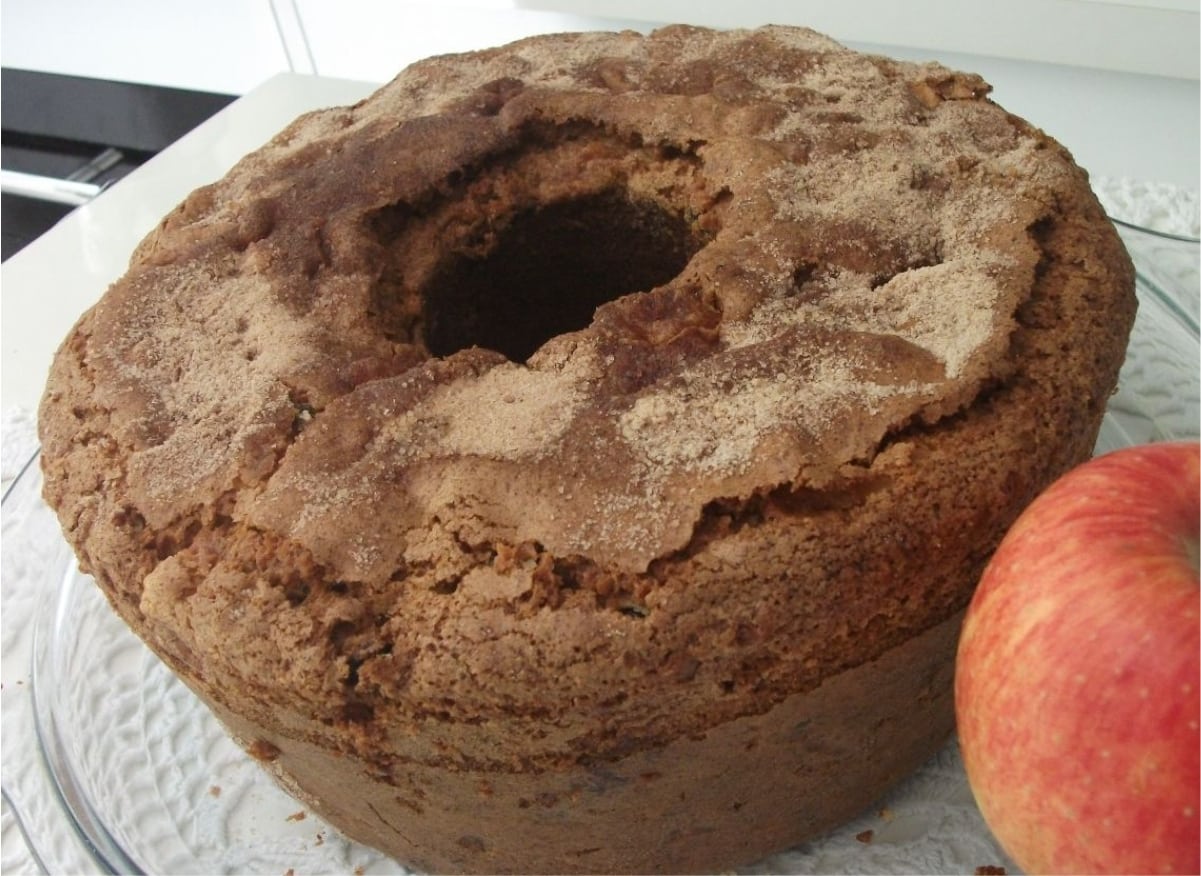Bolo de maçã com canela fofinho, gostoso e com aroma deliciosamente irresistível