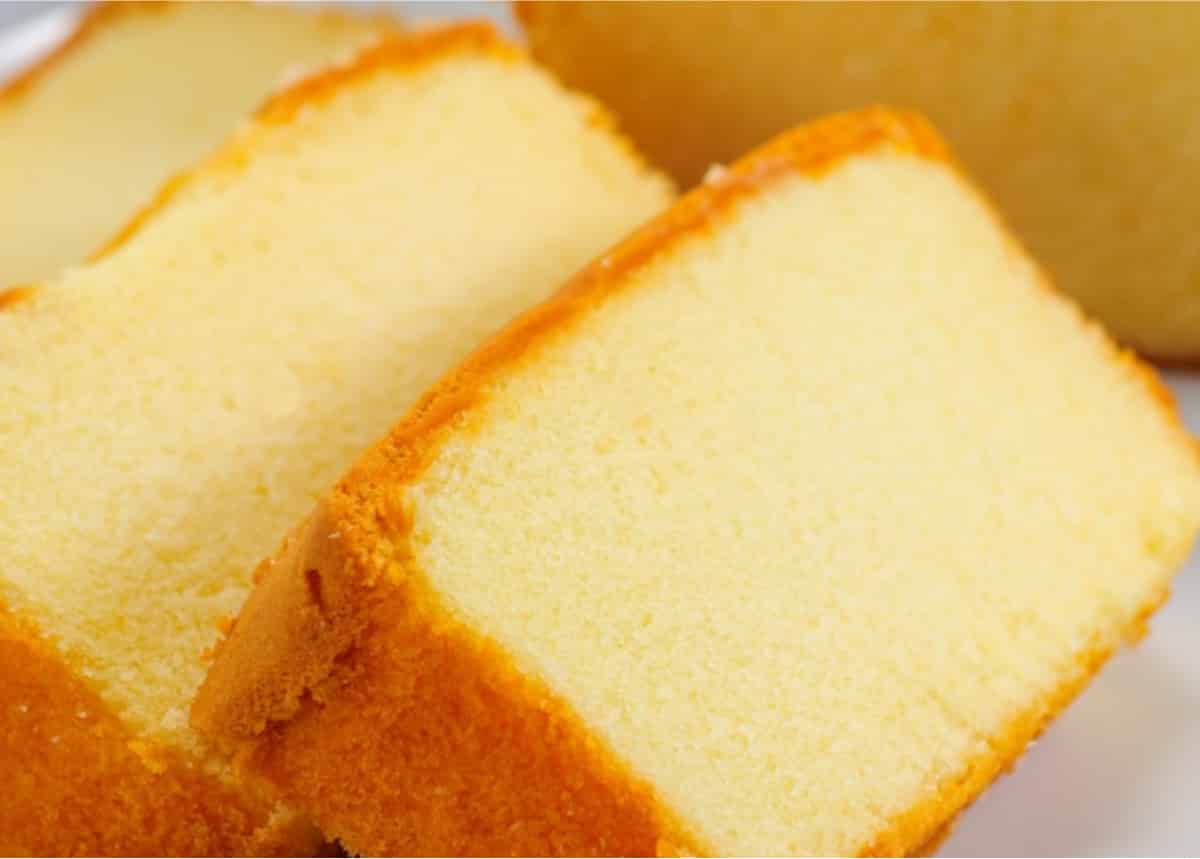 Bolo de manteiga delicioso, fácil de fazer e com massa que derrete na boca