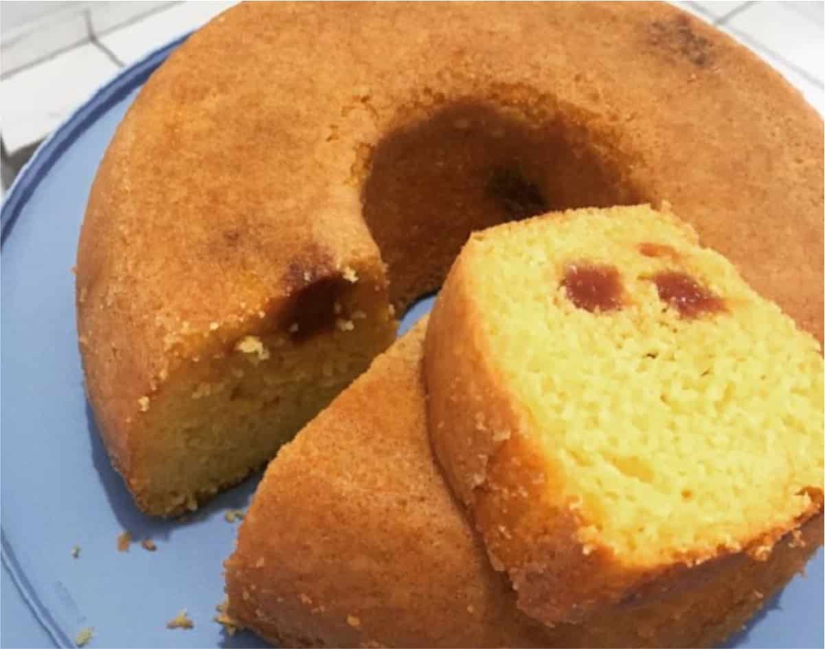 Bolo de milharina com goiabada, uma receita fácil e deliciosa para o seu café