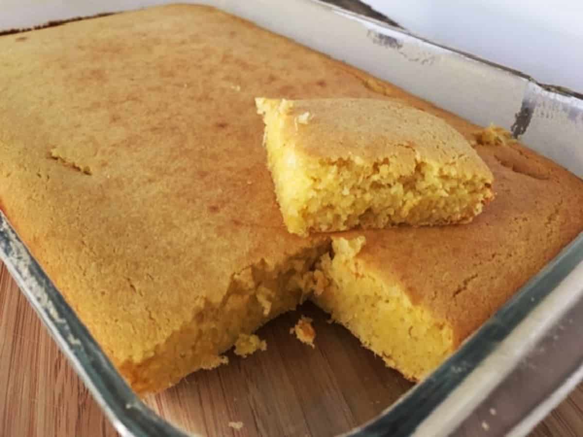 Bolo de milho da roça delicioso sem farinha e com coco