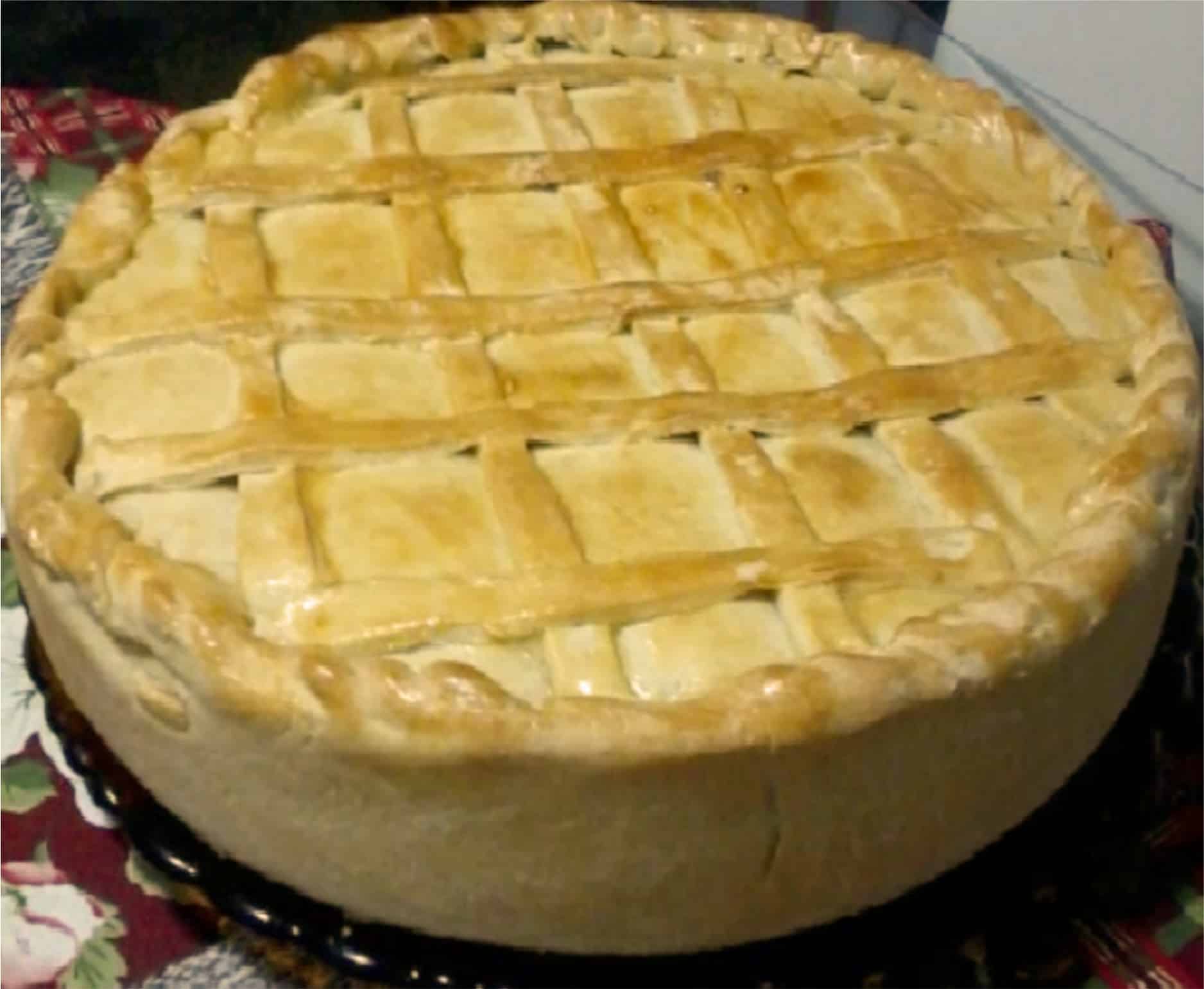 Empadão de frango cremoso e delicioso, ideal para o lanche de toda a família