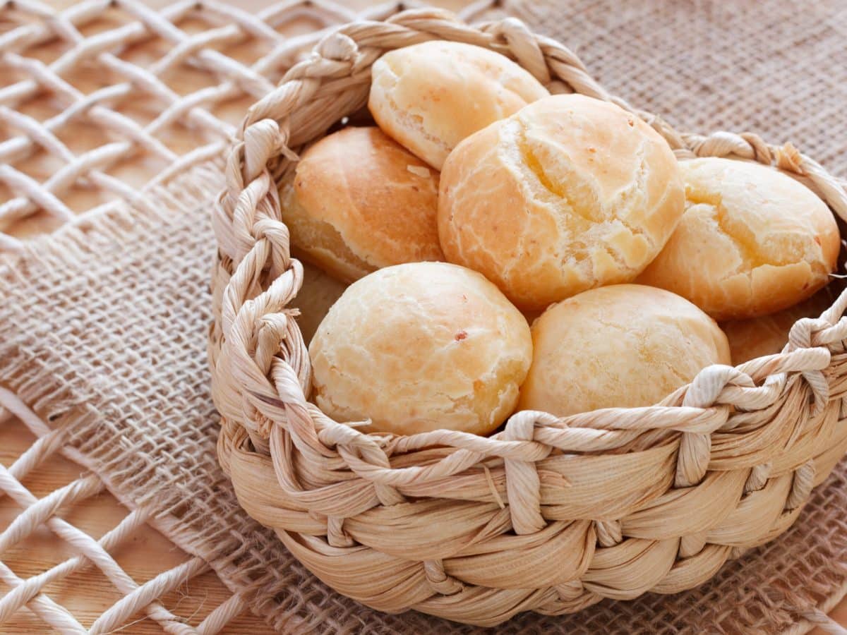 Pão de queijo sem queijo fácil delicioso e que fica pronto rápido