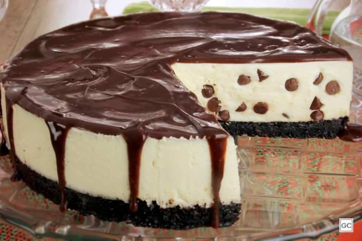 Torta de leite ninho com oreo e gotas de chocolate fácil que até criança consegue fazer