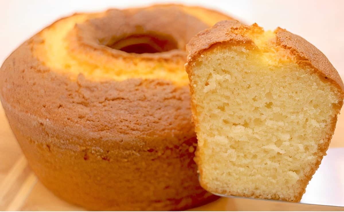 Bolo caseiro simples e bem fofinho muito fácil de ser feito para acompanhar um café