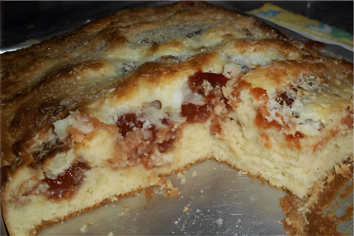 Bolo de goiabada com leite condensado e coco delicioso receita que vovó fazia na roça
