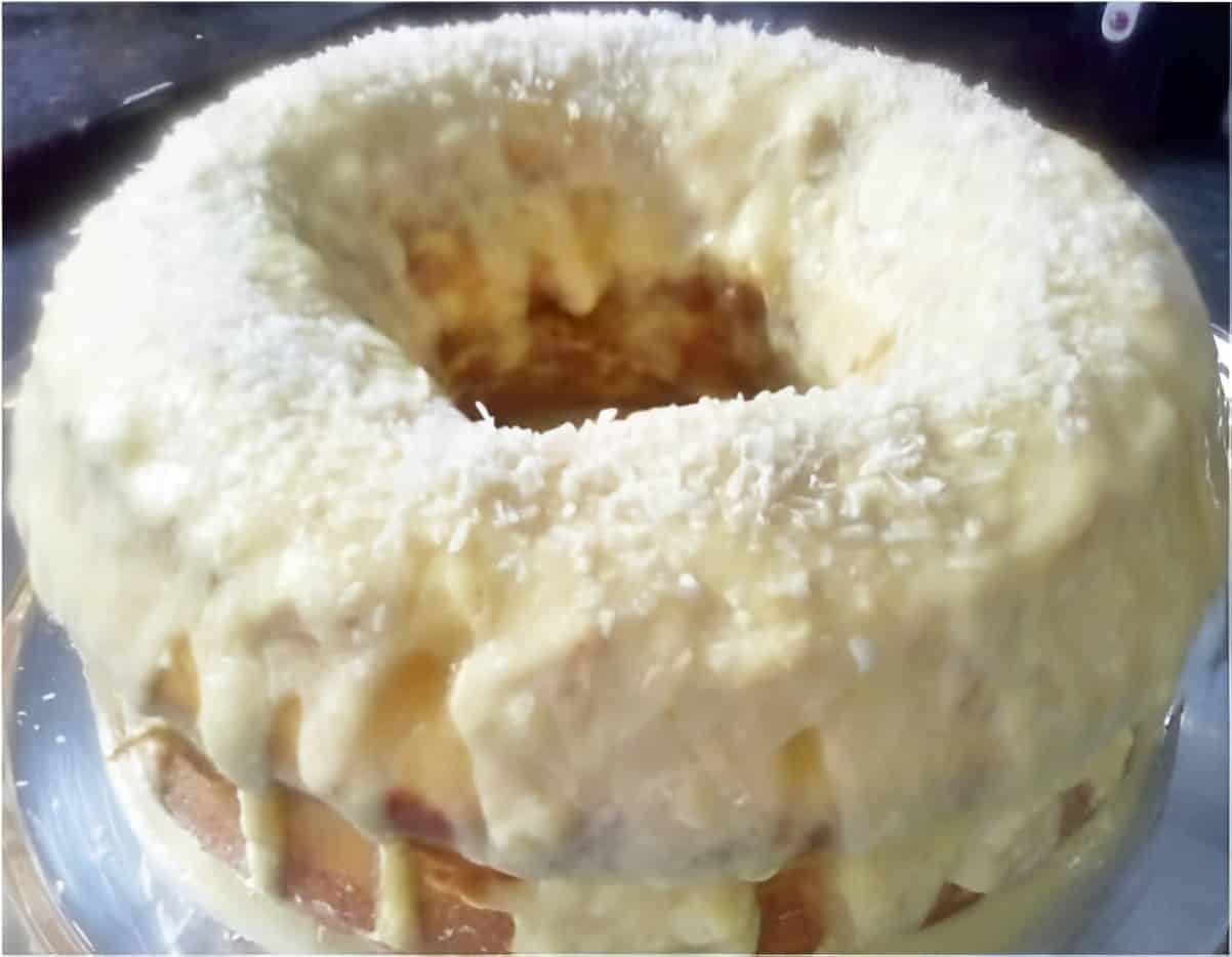 Bolo de laranja com cobertura muito fofinho molhadinho e fácil de fazer