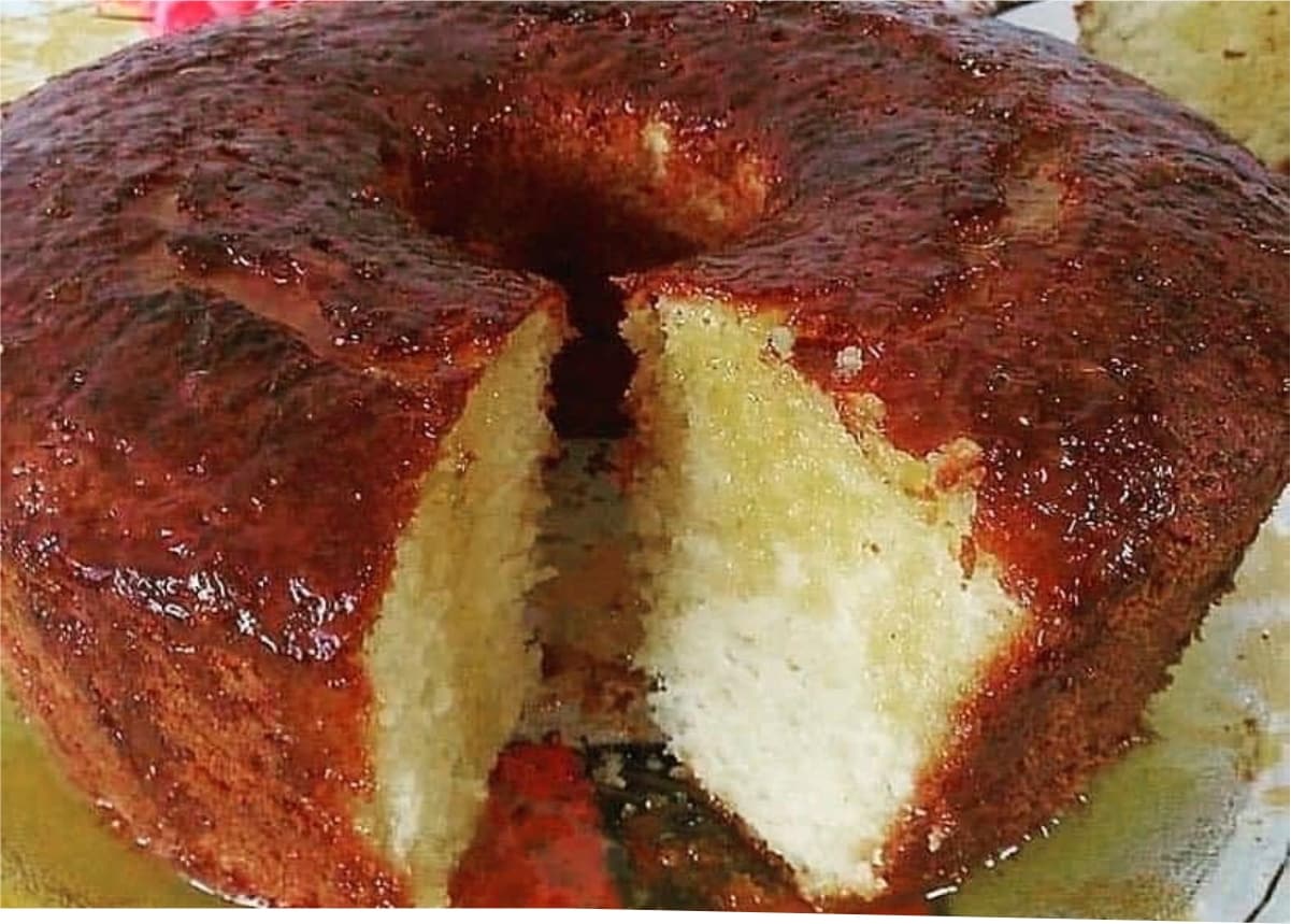 Bolo de laranja de liquidificador fofinho e douradinho basta bater os ingredientes