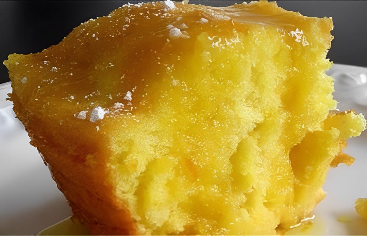 Bolo de laranja bem molhadinho feito no liquidificador com a laranja com casca