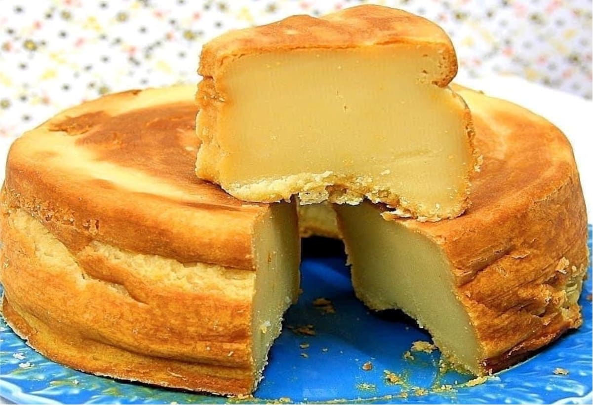 Bolo de leite moça bem molhadinho igual um pudim e é só bater no liquidificador