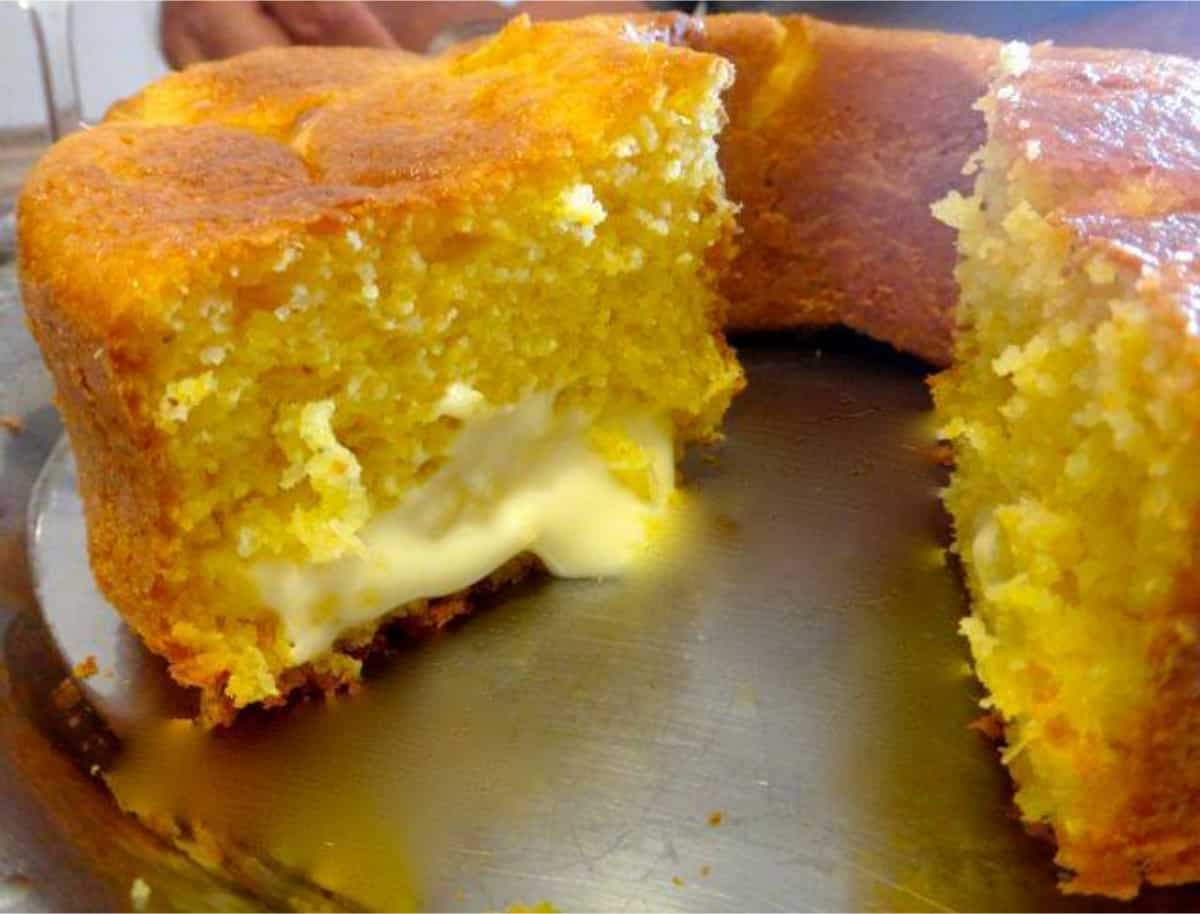 Bolo de milho com requeijão cremoso feito no liquidificador com milho em lata