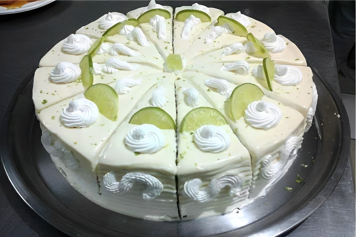 Bolo mousse de limão um bolo fácil e delicioso de confeitaria para fazer em casa