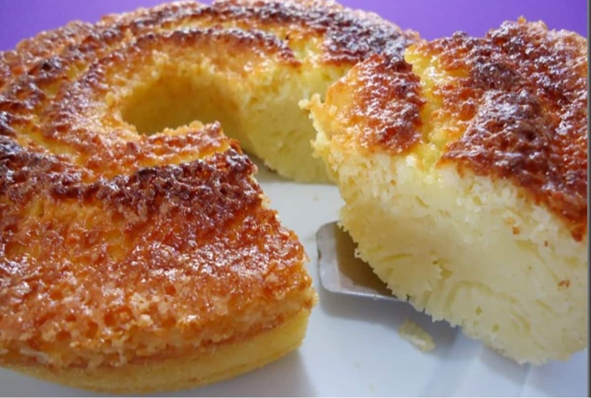 Bolo queijadinha maravilhoso é só bater tudo no liquidificador e levar ao forno