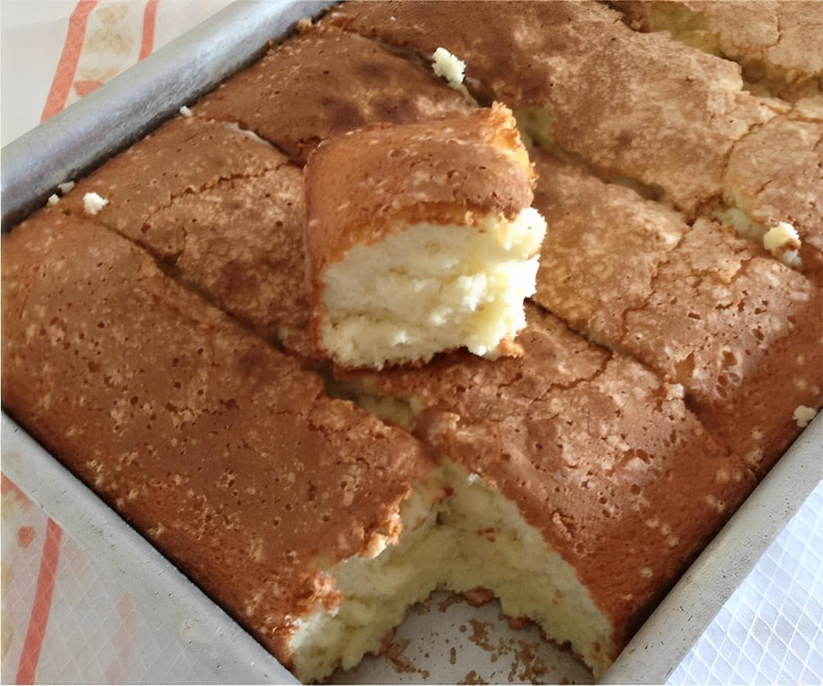 Bolo simples de liquidificador é só colocar os ingredientes bater e levar ao forno