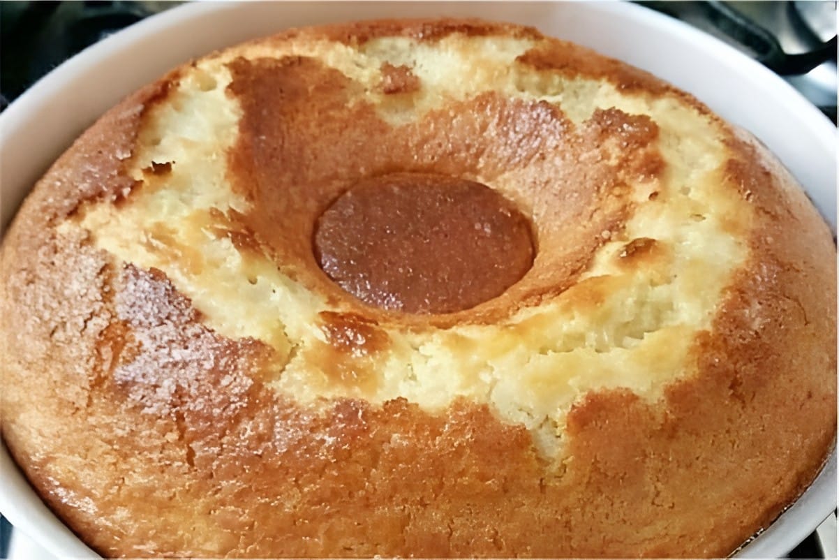 Bolo de aipim da fazenda muito fácil é só bater os ingredientes no liquidificador e assar
